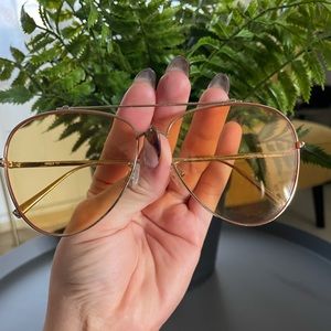 Fun yellow aviators 😎